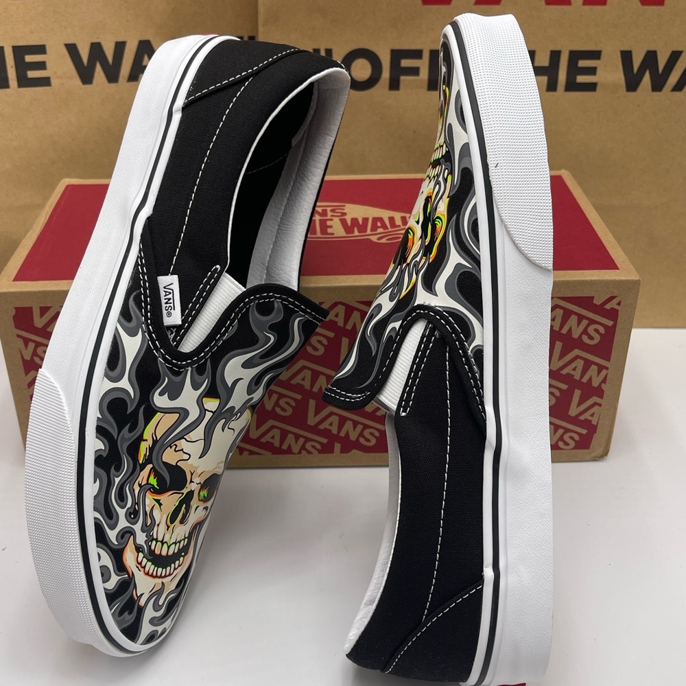 Vans Men's Black Skull Design Bold Classic Slip-On
Flame Skull Black/True White - Picture 3 of 16